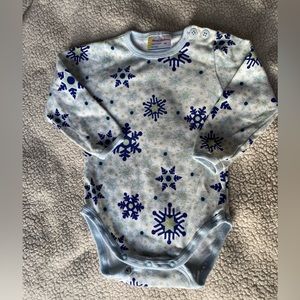 Hanna Andersson long sleeved onesie with snowflakes